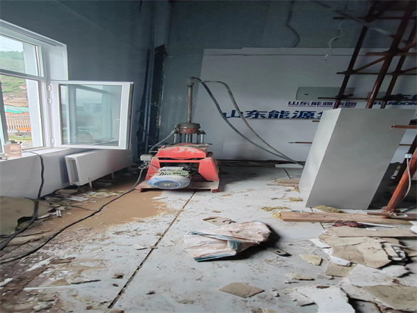 博厚镇地基基础下沉墙体裂缝加固注浆顶升施工